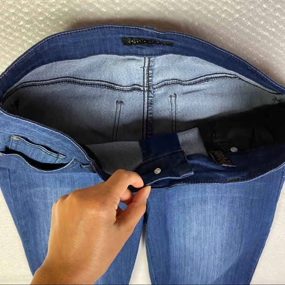 Truth & Theory Dark Wash Denim Stretchy Skinny Leg - Picture 5 of 9